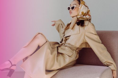 Foulard en soie pour femme : 3 façons tendance de le nouer
